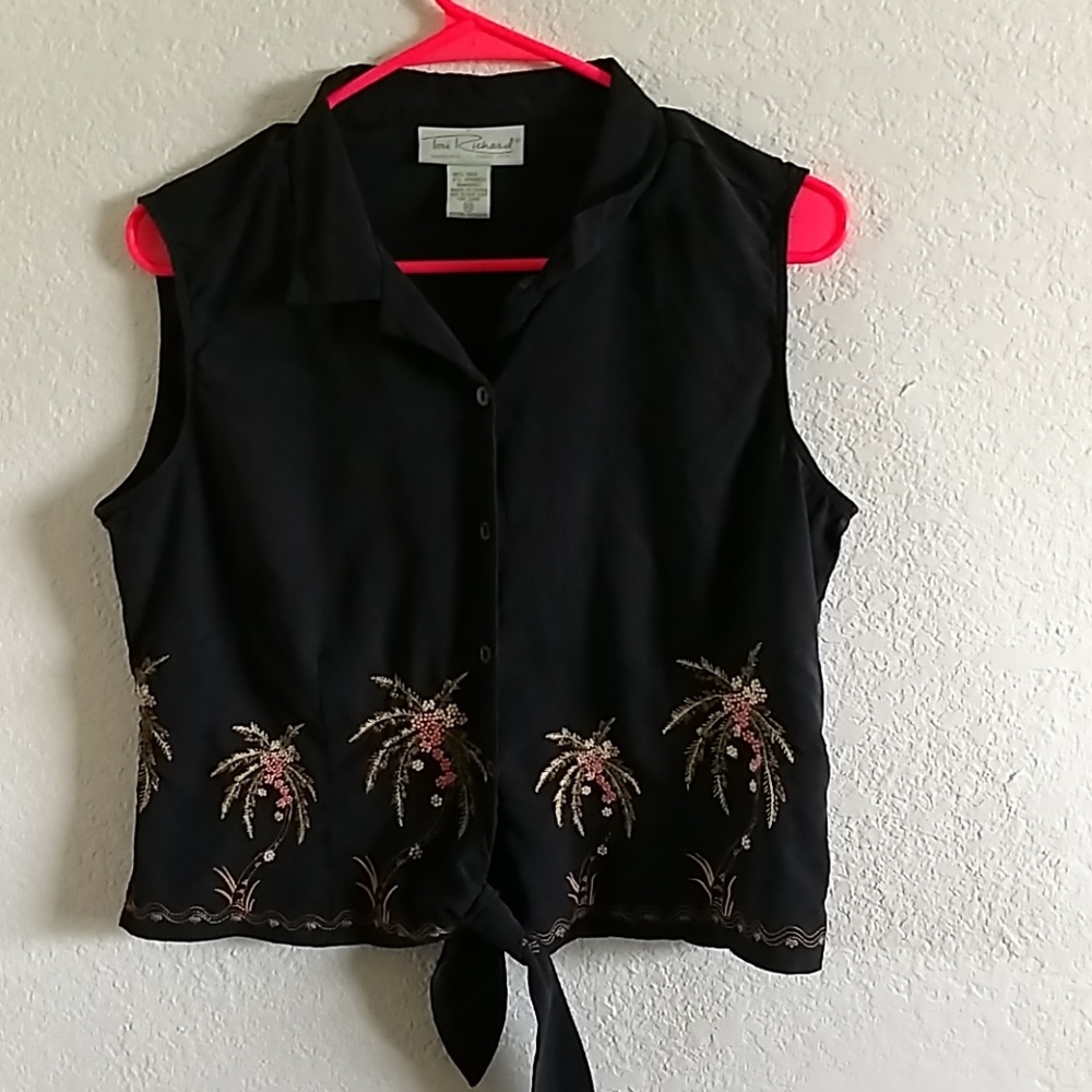 Black button up short sleeve Tony Richards top